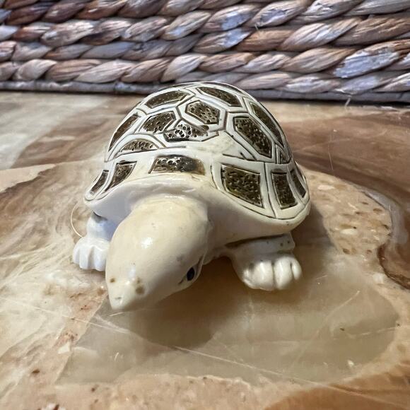 Engraved Turtle Figure - Picture 3 of 6